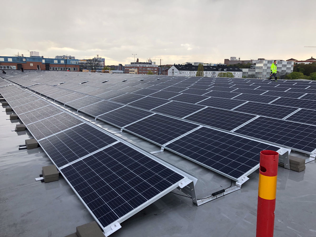 tak med solceller Stockholm